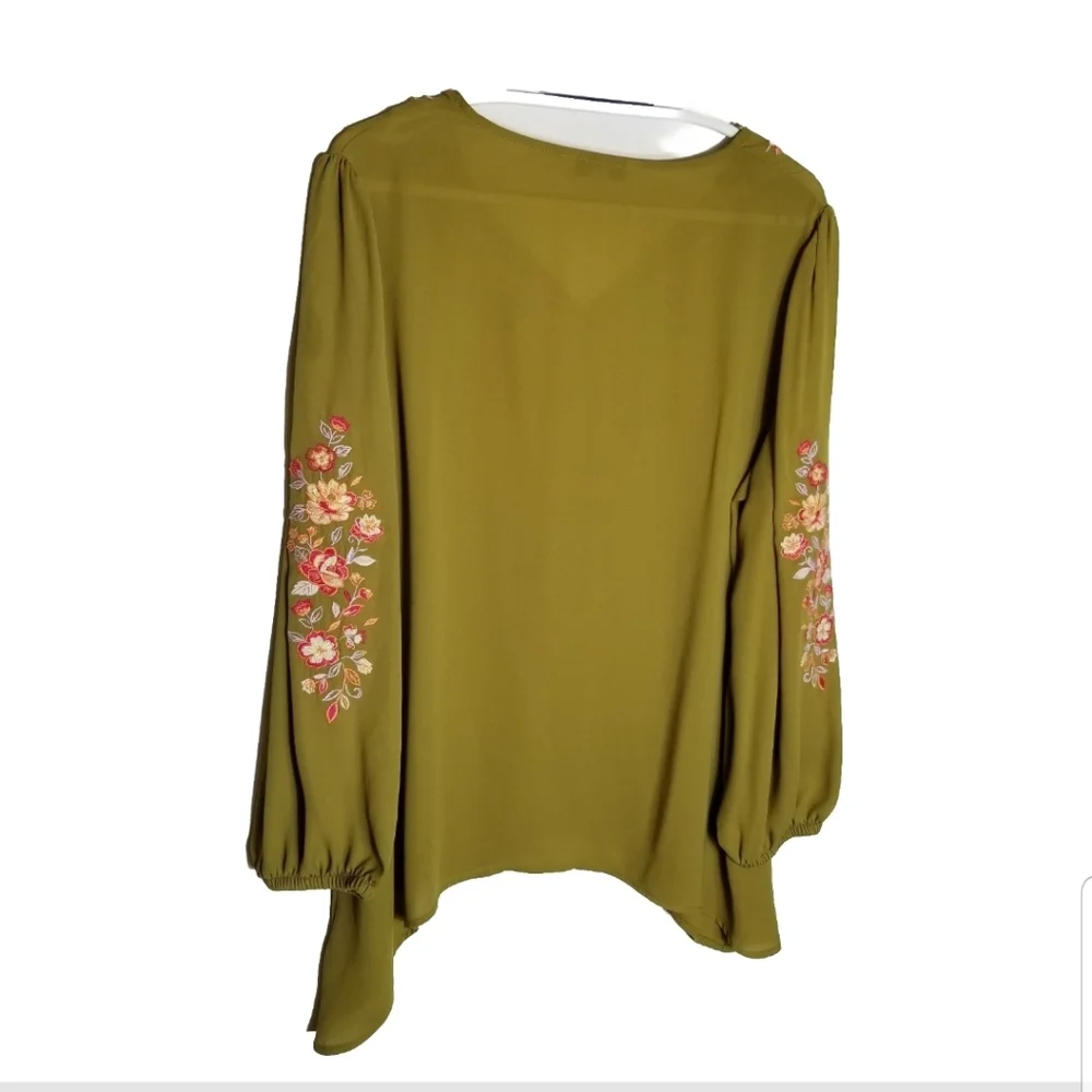 The Pioneer Woman Top Women's Large Olive Green Floral Embroidered Sleeve V Neck - Picture 4 of 8